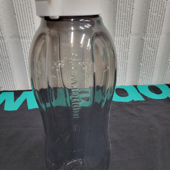 Tupperware Eco+ 2 L Water Bottle with Handle - Picture 5 of 5
